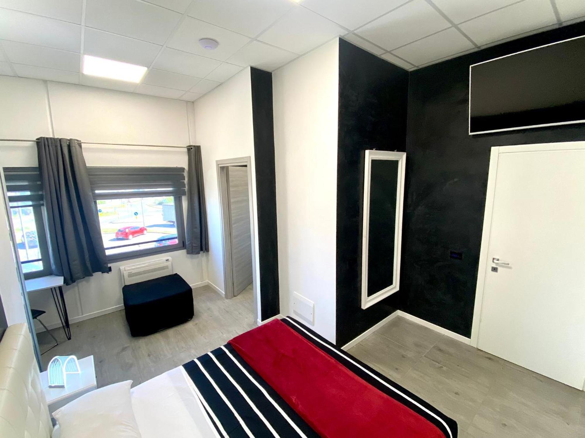 Hotel Tech Brembate Ngoại thất bức ảnh
